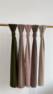 كيفية اختيار ملابس صيفية للمحجبات واختيار الحجاب المناسب